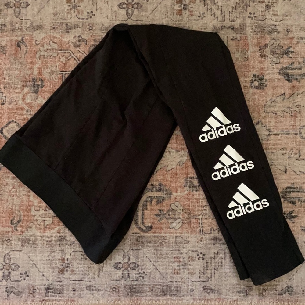 Adidas essential legging.